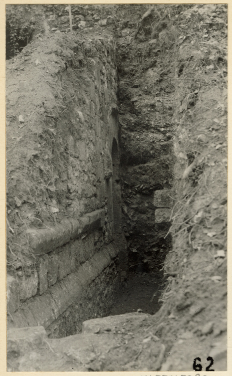 Vestiges de la façade de  l’aile gauche du vieux château