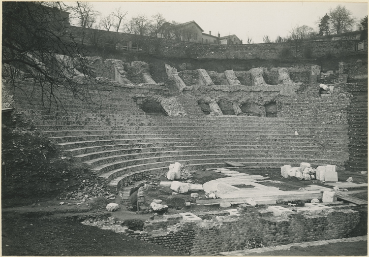 Les gradins du théâtre aménagés