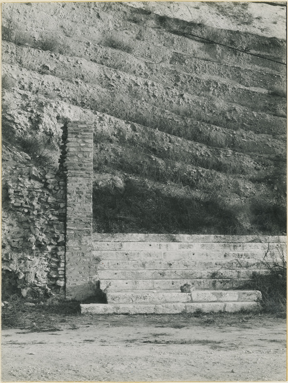 Escalier extérieur nord du théâtre