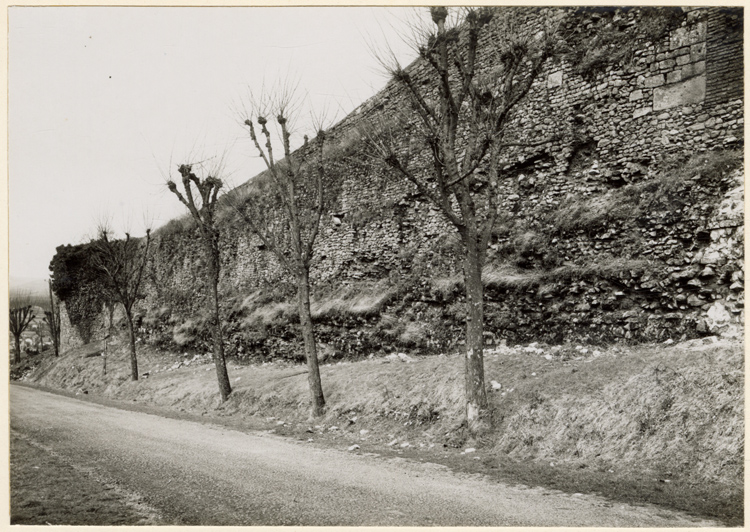 Enceinte vue sur le boulevard Mac-Mahon