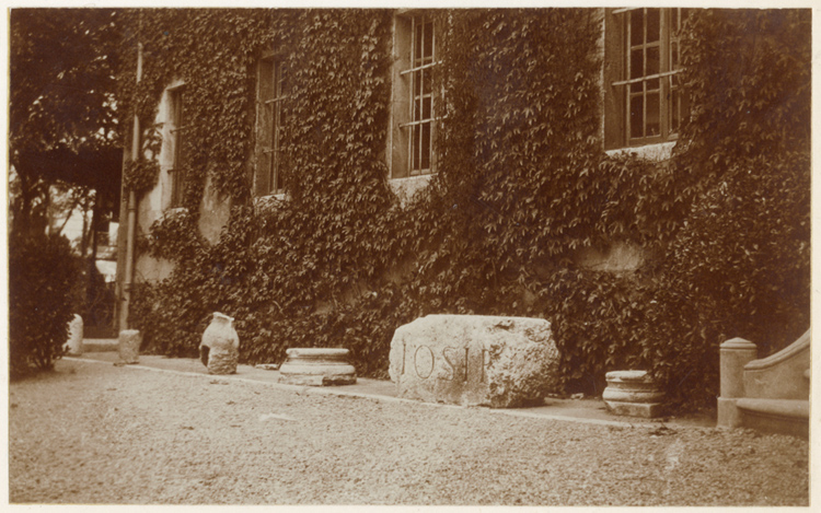 Plusieurs éléments lapidaires - © Ministère de la Culture (France), Médiathèque du patrimoine et de la photographie, diffusion GrandPalaisRmn Photo