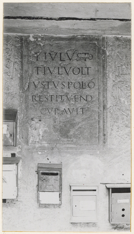 Inscription sur une plaque funéraire - © Ministère de la Culture (France), Médiathèque du patrimoine et de la photographie, diffusion GrandPalaisRmn Photo