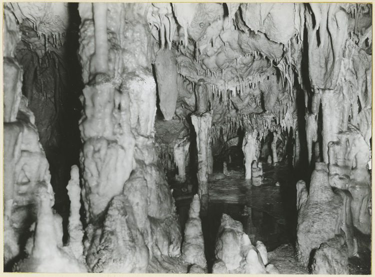 Diverticule au fond de la grotte
