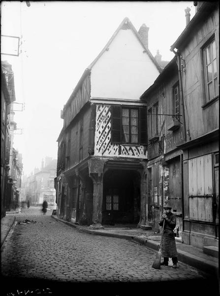 L'arrière de la maison, vu depuis la rue Jean-Cousin