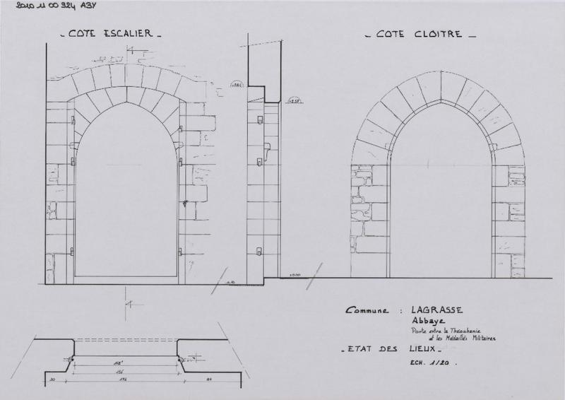 Porte d'accès du cloître ; état des lieux élévations côté escalier, côté cloître ; plan vu du dessus.