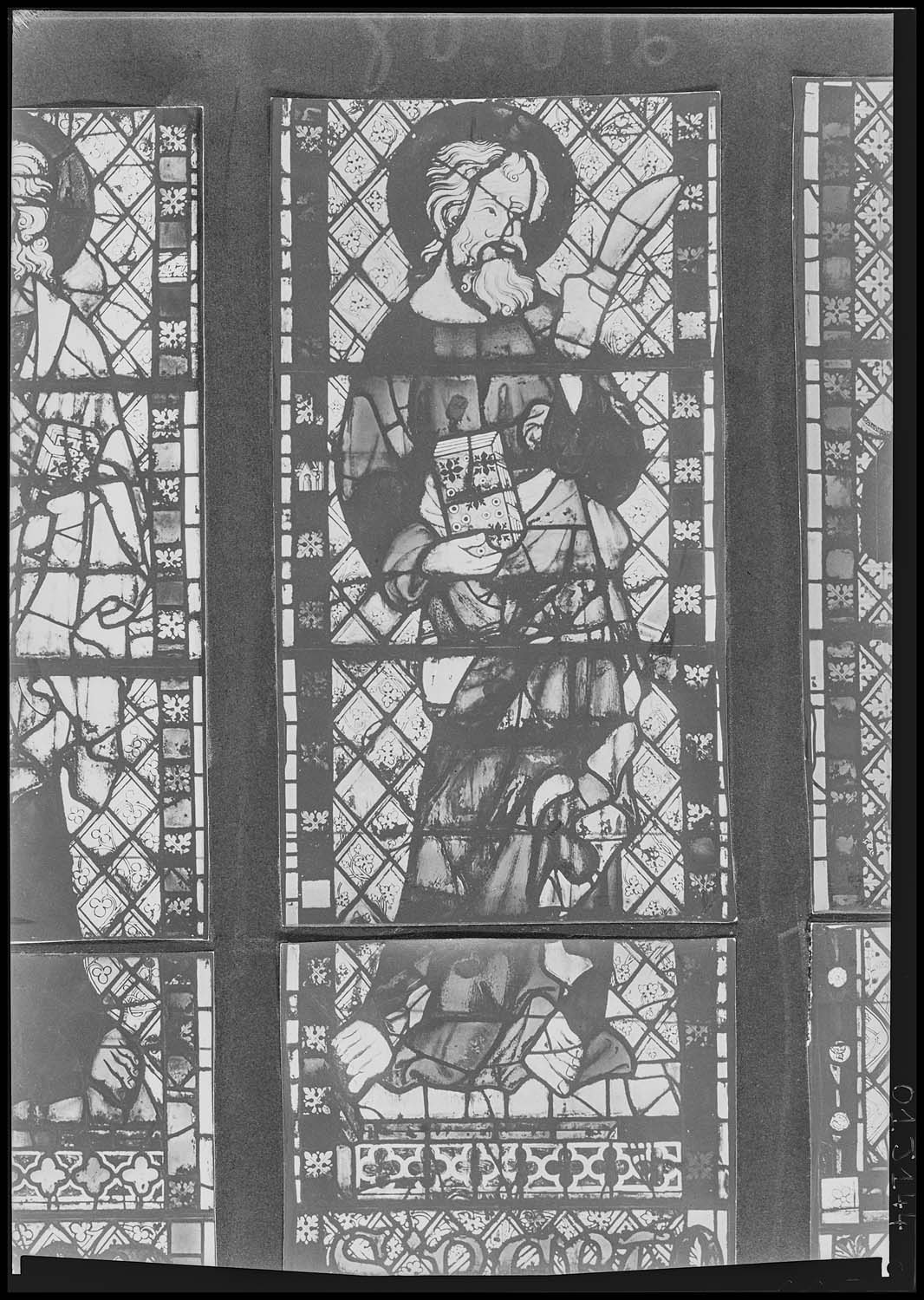 Eglise abbatiale : baie 206