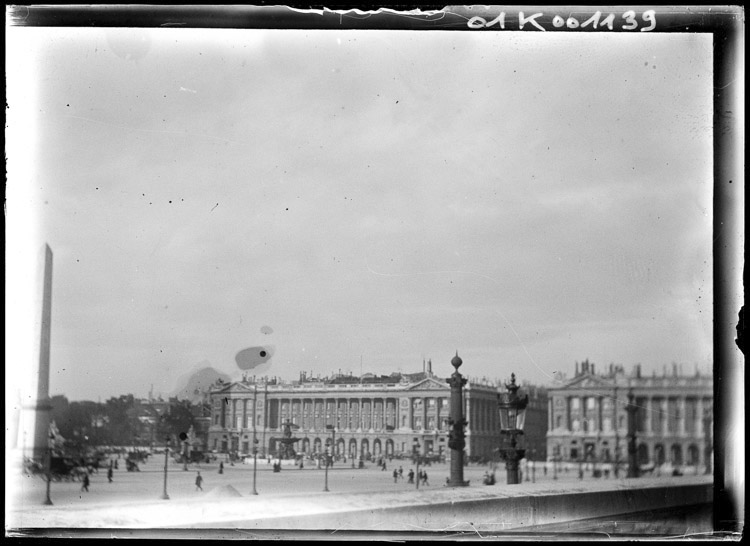 La place de la Concorde vue vers l’hôtel Crillon et l’hôtel de la Marine