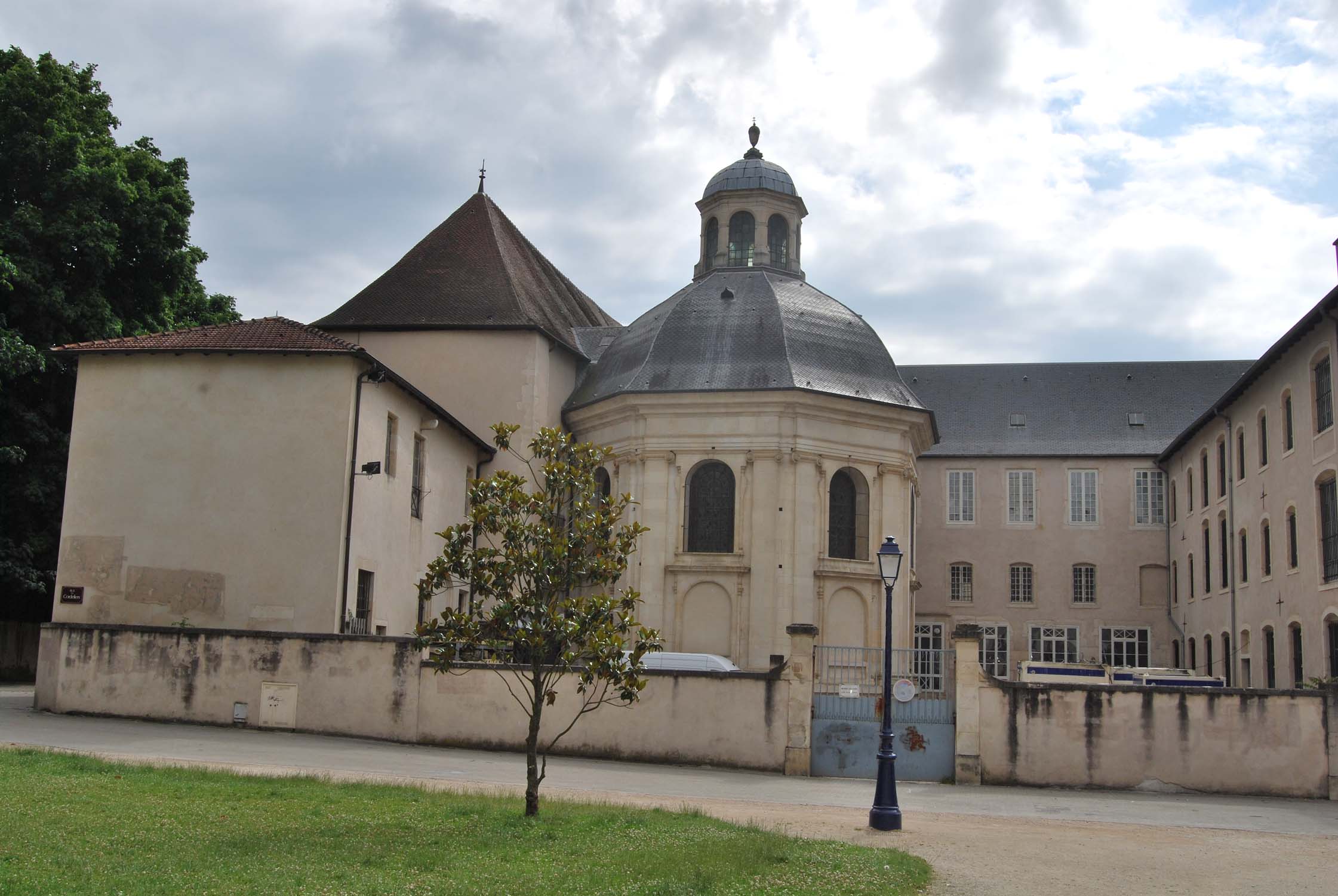 Façade extérieure de la chapelle ducale