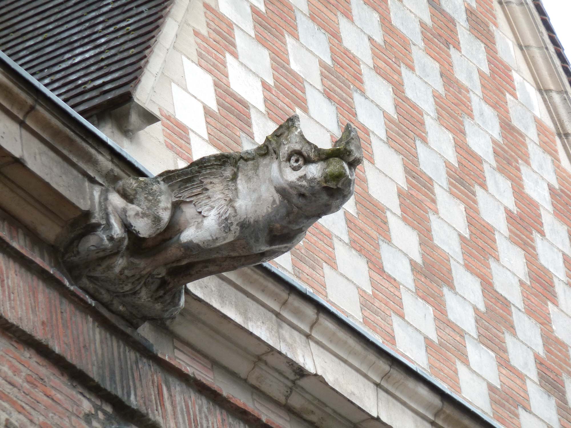 Façade sur rue : gargouille (hibou)