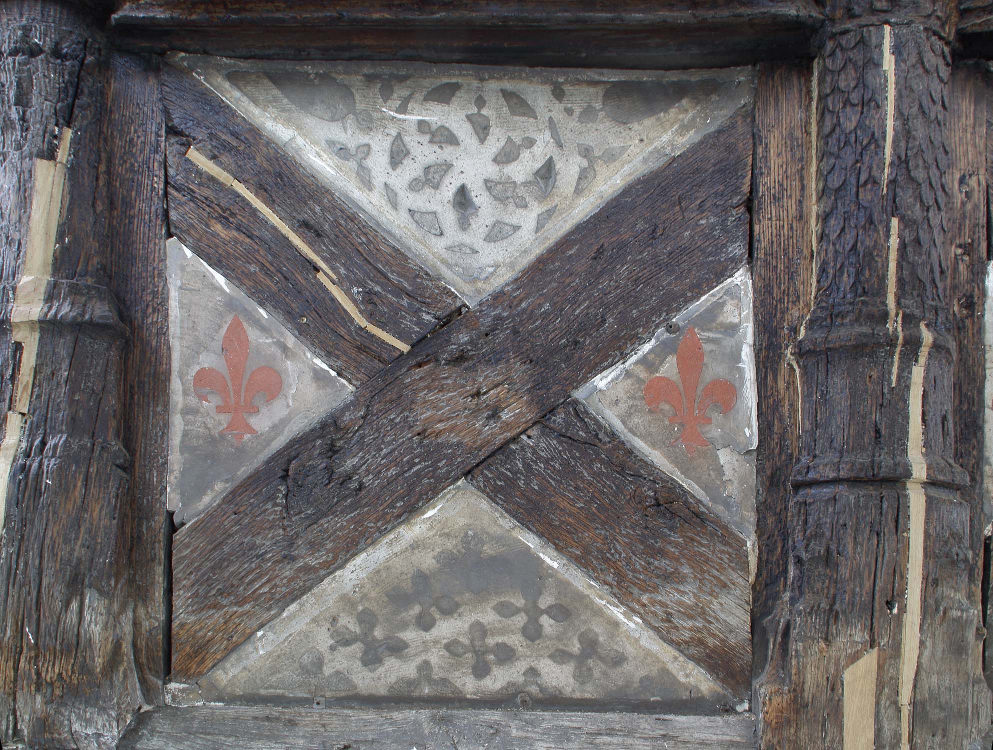 Première croix de Saint-André en partant de la gauche, façade sur rue