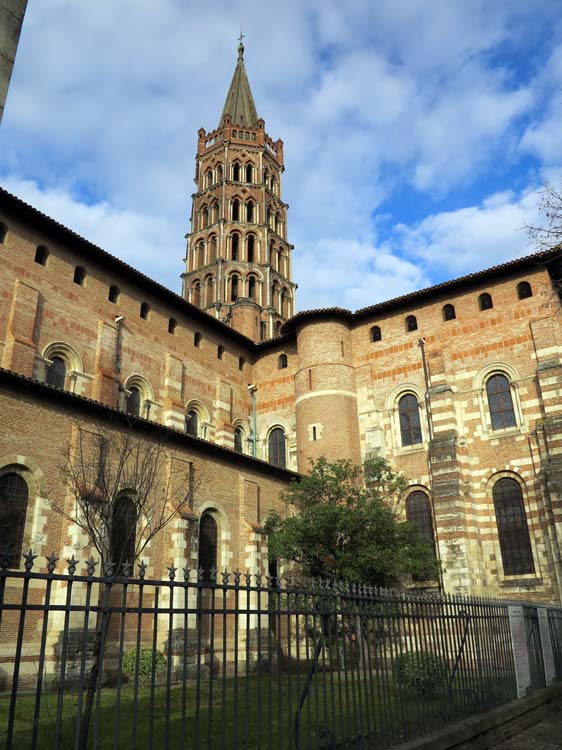 Façade sud, avec vue sur le clocher octogonal