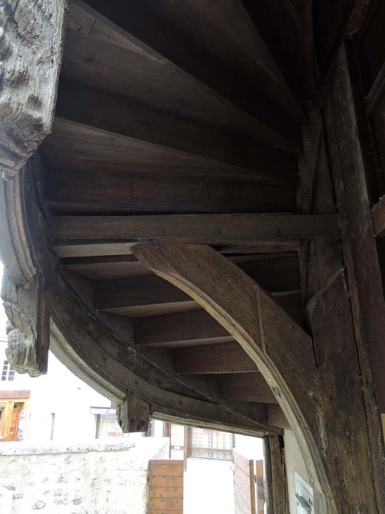 Escalier, détail du noyau central, console de soutien et revers du limon