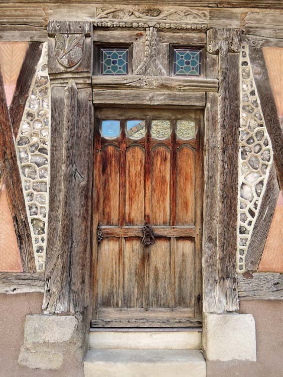 Porte et encadrement sculpté de l’entrée