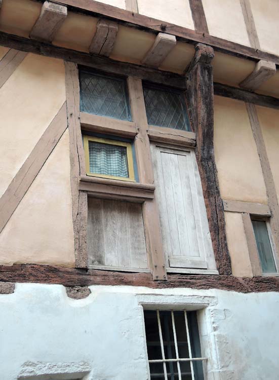 Détail de la baie du rez-de-chaussée sur la façade rue Sévigné