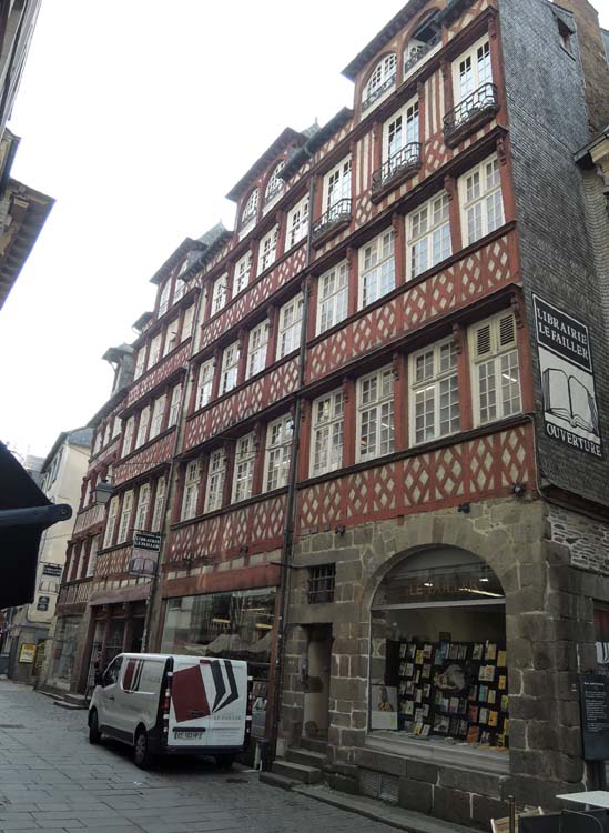 Ensemble des unités d’habitation, façade sur  rue