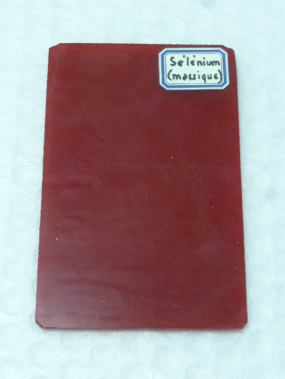 Échantillon de verre de couleur pour vitrail, sélénium massique