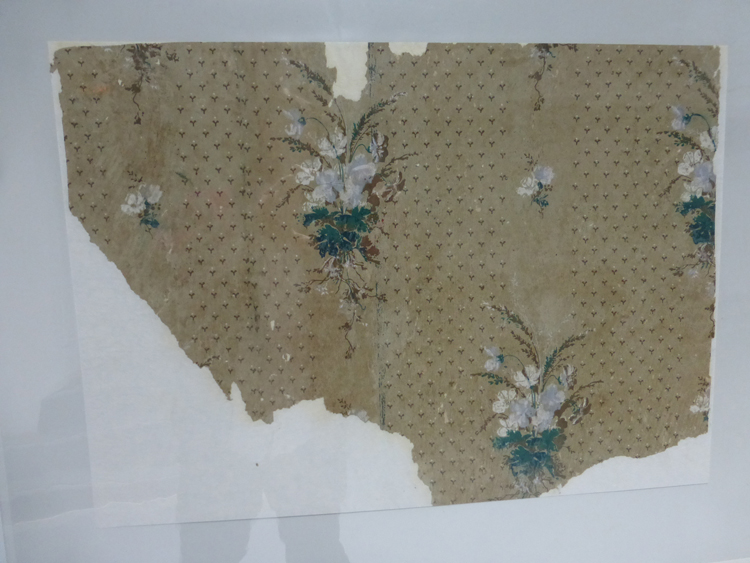 Papier peint : échantillon reconstitué, fleurs au naturels, bouquet sur semis, fond papier