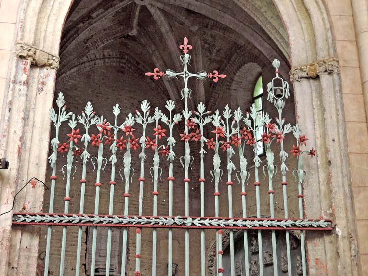 Chapelle Saint-Sépulcre : grille, couronnement