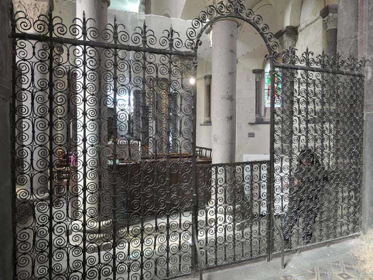 Grille de clôture de la chapelle axiale : panneau droit, revers