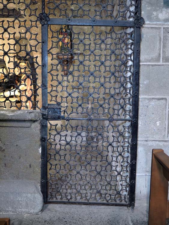 Grille de clôture de la chapelle du Sépulcre : ouvrant, vue rapprochée