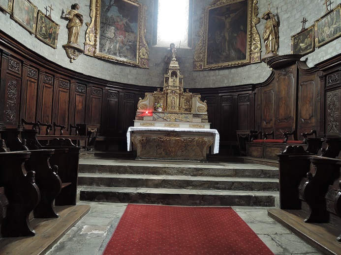 Vue générale du choeur avec les boiseries