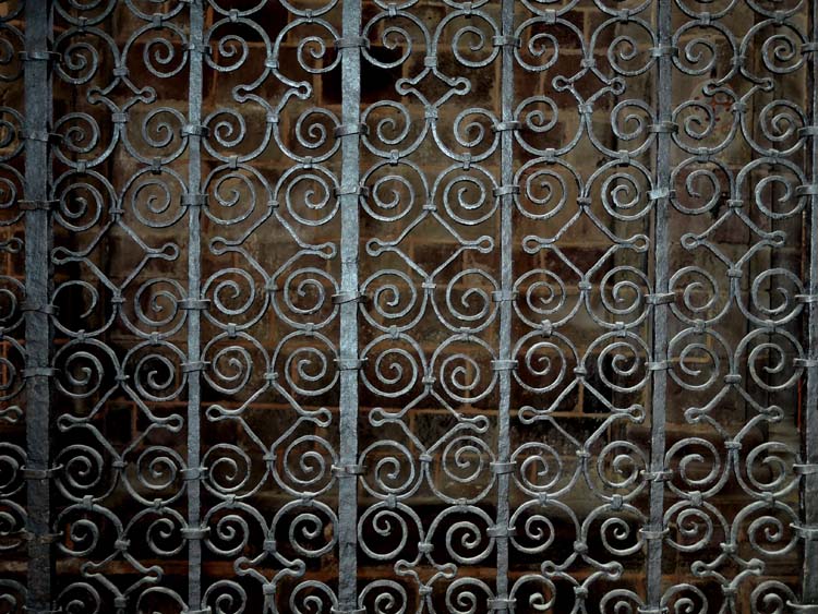 Grille 10 : détail des motifs de remplissage depuis le choeur