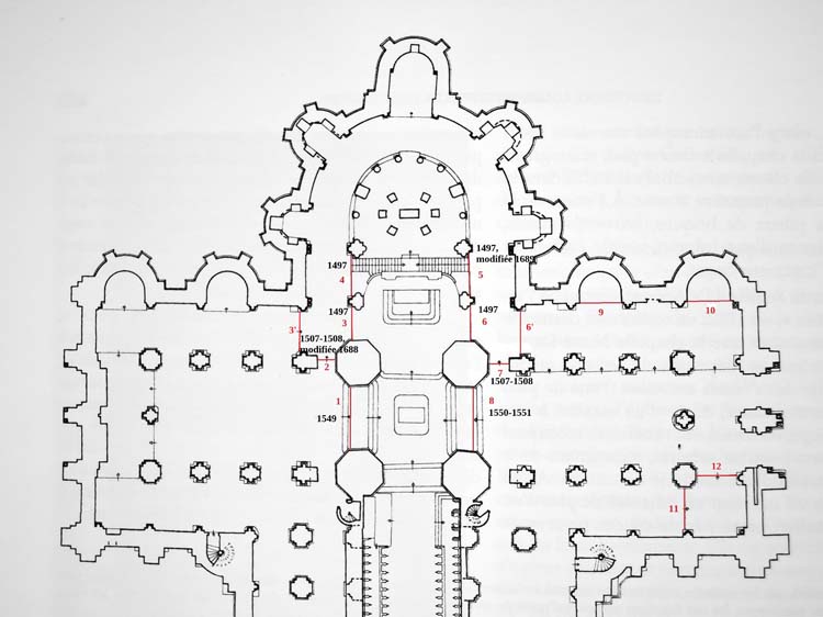 Schéma d’implantation et de datation des grilles du chœur et du bras sud du transept