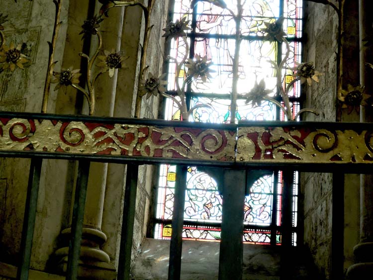 Chapelle Sainte-Germaine, grille 10 : partie droite du couronnement