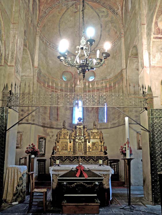 Grille de clôture du choeur : amortissement, ensemble vu depuis la nef