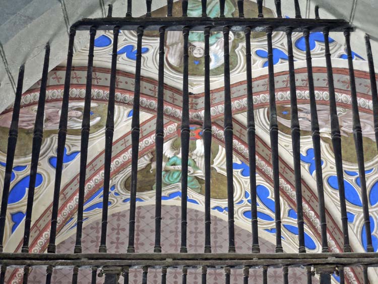 Grille de clôture séparant le narthex de la nef : détail des barreaux droits supérieurs, revers