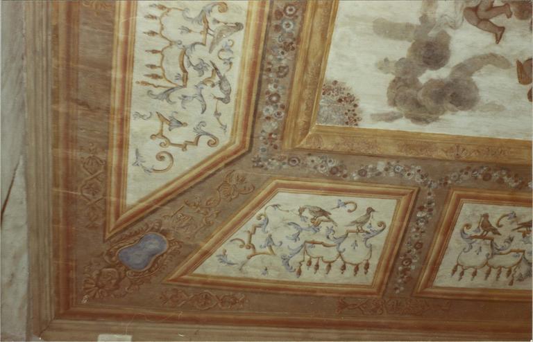 plafond de l'escalier du cloître, restauration 1973, détail encadrement motif d'oiseaux