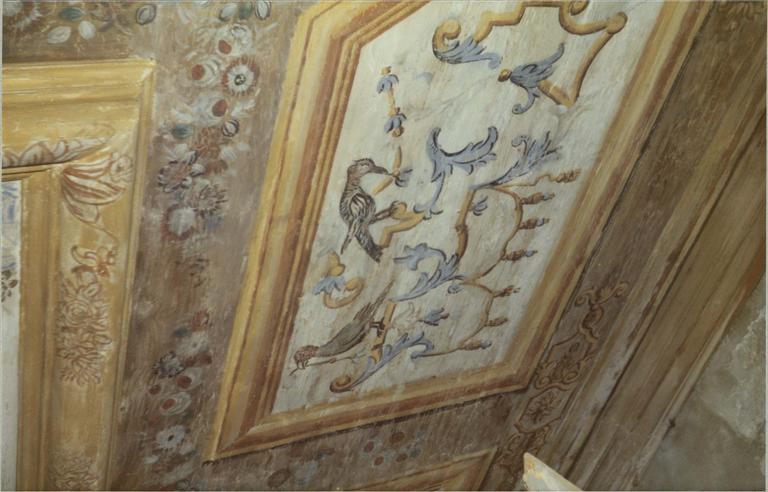 plafond de l'escalier du cloître, restauration 1973, détail encadrement, motif d'oiseaux