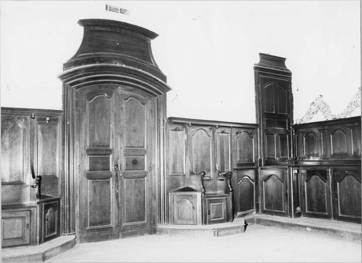 lambris de revêtement, boiseries de la sacristie, chêne, 1732, vue d'une porte - © Ministère de la Culture (France), Médiathèque du patrimoine et de la photographie (objets mobiliers), tous droits réservés