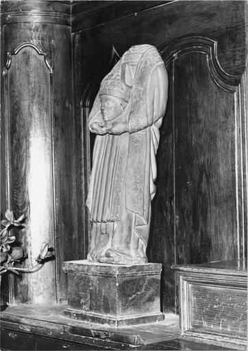 statue : saint Denis, pierre, 16e siècle, vue de droite