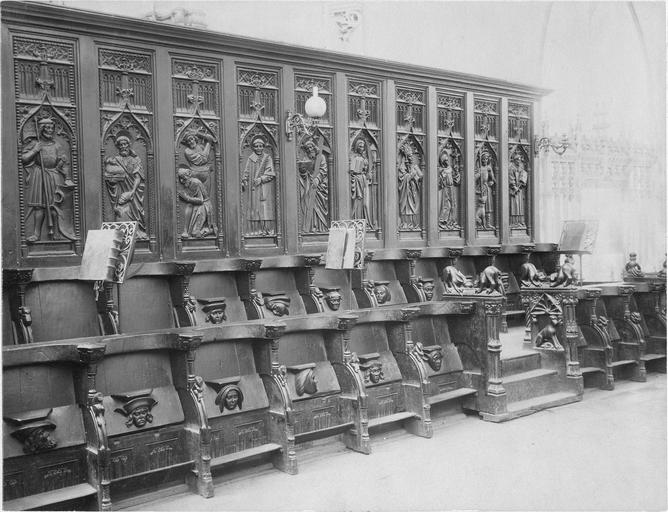 stalles du choeur, bois sculté, 1512, vues par la gauche