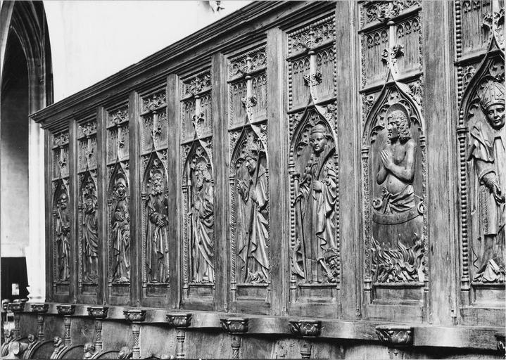 stalles du choeur, bois sculté, 1512, détail du décor sculpté de saints personnages de la partie haute