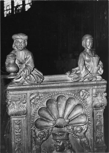 stalles du choeur, bois sculté, 1512, détail du décor sculpté, deux personnages