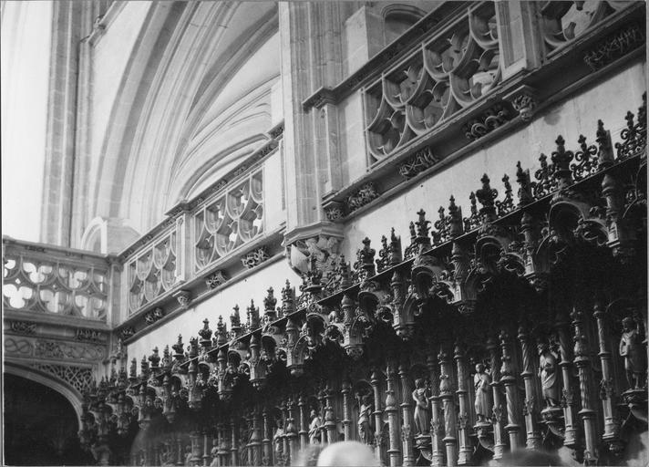 chapelle de Marguerite d'Autriche: détail des panneaux sculptés partie haute, vue par la droite - © Ministère de la Culture (France), Médiathèque du patrimoine et de la photographie (objets mobiliers), tous droits réservés