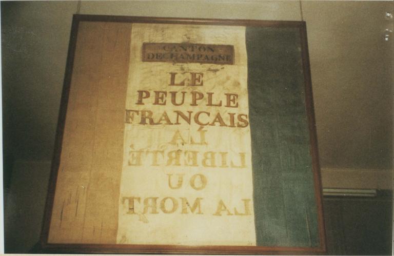 drapeau des volontaires du canton de Champagne, soie, 1792 - © Ministère de la Culture (France), Médiathèque du patrimoine et de la photographie (objets mobiliers), tous droits réservés