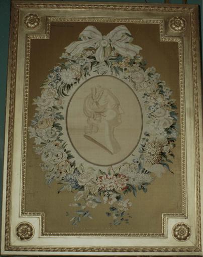 pièce de tissu et encadrement : profil de la grande Catherine, portrait tissé sur soie 1770, signé par Philippe de la Salle