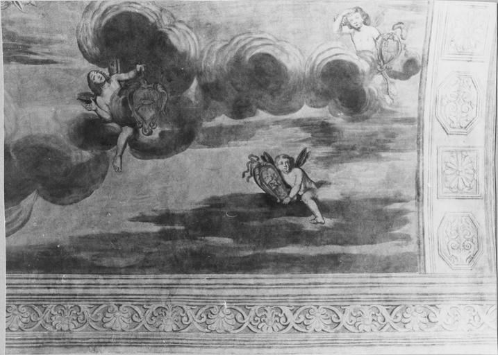 peinture monumentale de la voûte de l'entrée sur la cour d'honneur : Le char d'Apollon, détail de putti, après restauration de 1979 - © Ministère de la Culture (France), Médiathèque du patrimoine et de la photographie (objets mobiliers), tous droits réservés