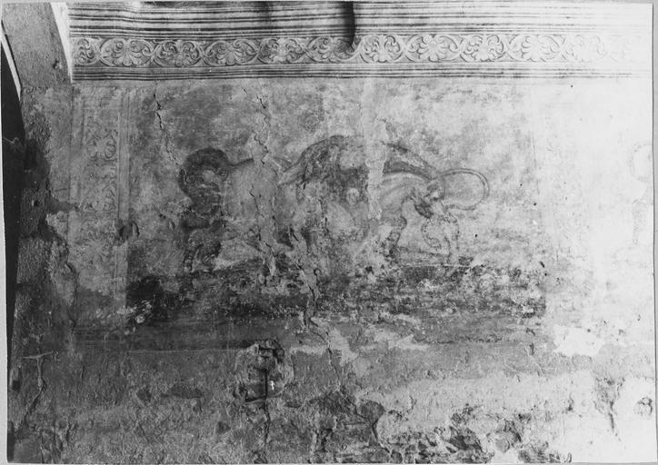 peinture monumentale de l'entrée sur la cour d'honneur, après dégagement, détail - © Ministère de la Culture (France), Médiathèque du patrimoine et de la photographie (objets mobiliers), tous droits réservés