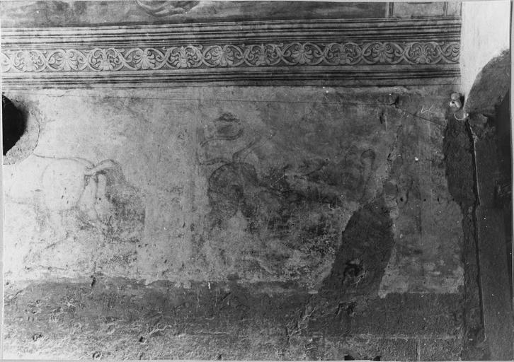 peinture monumentale de l'entrée sur la cour d'honneur, après dégagement, détail - © Ministère de la Culture (France), Médiathèque du patrimoine et de la photographie (objets mobiliers), tous droits réservés
