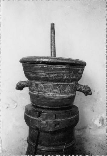 mortier de pharmacie en broze, daté 1749 et signé Ducray Fecit, hauteur: 25cm, diametre: 39 cm - © Ministère de la Culture (France), Médiathèque du patrimoine et de la photographie (objets mobiliers), tous droits réservés