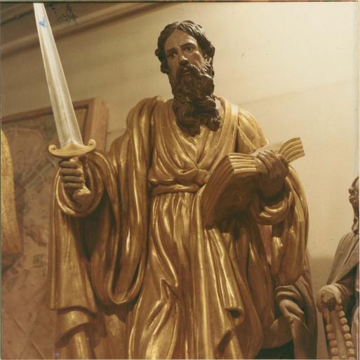 statue : saint Paul, bois sculpté peintet doré, vue frontale de la partie supérieure - © Ministère de la Culture (France), Médiathèque du patrimoine et de la photographie (objets mobiliers), tous droits réservés