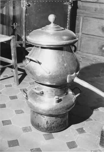 tête d'alambic - © Ministère de la Culture (France), Médiathèque du patrimoine et de la photographie (objets mobiliers), tous droits réservés