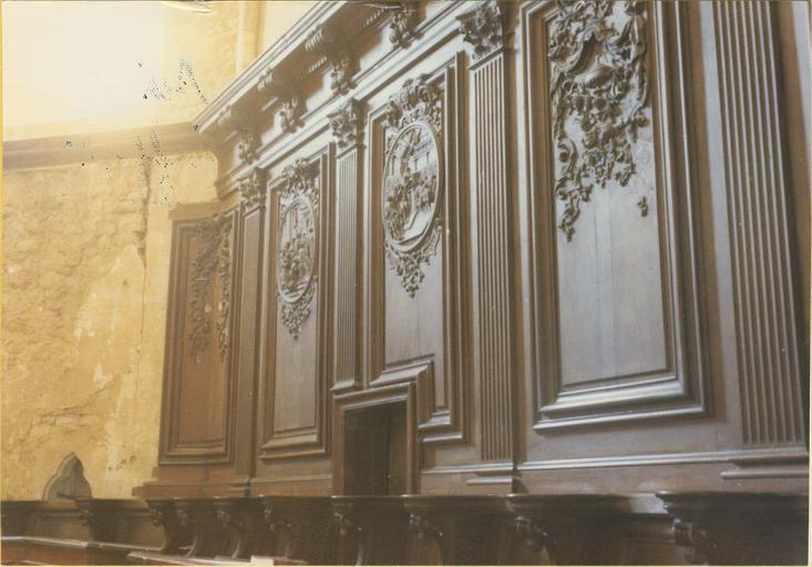 stalles, bois sculpté, vue de l'ensemble à droite du choeur