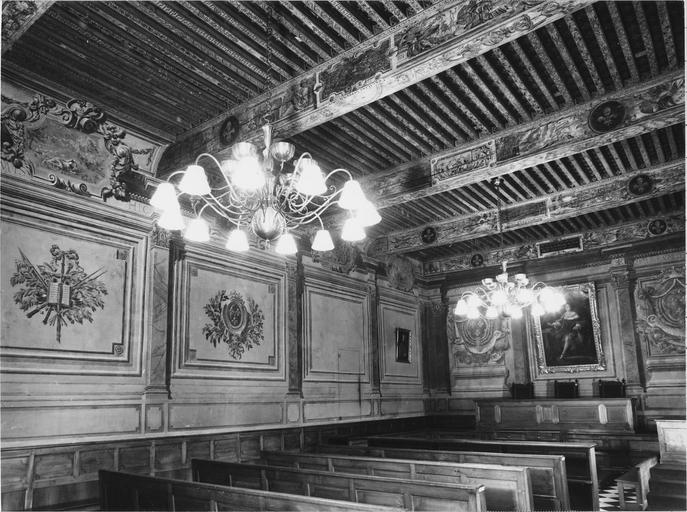vue générale de la salle d'audience - © Ministère de la Culture (France), Médiathèque du patrimoine et de la photographie (objets mobiliers), tous droits réservés