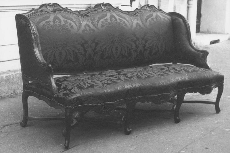 canapé, vue générale - © Ministère de la Culture (France), Médiathèque du patrimoine et de la photographie (objets mobiliers), tous droits réservés