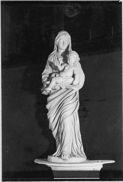 statue : Vierge à l'enfant, vue générale